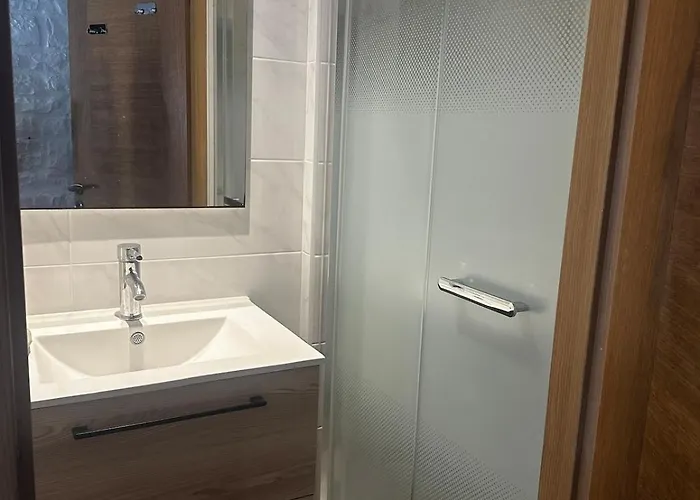 Appartement 2 Dans Maison Avec Piscine *